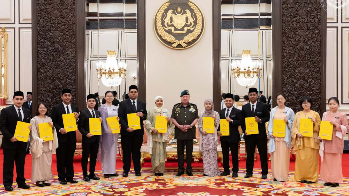 Fourteen Malaysians Honoured with Yang di-Pertuan Agong Scholarship