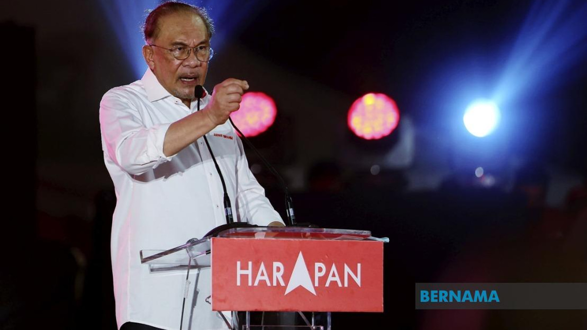 PM Anwar Urges Restraint on Royalty and Constitution Issues in Negeri Sembilan Campaign