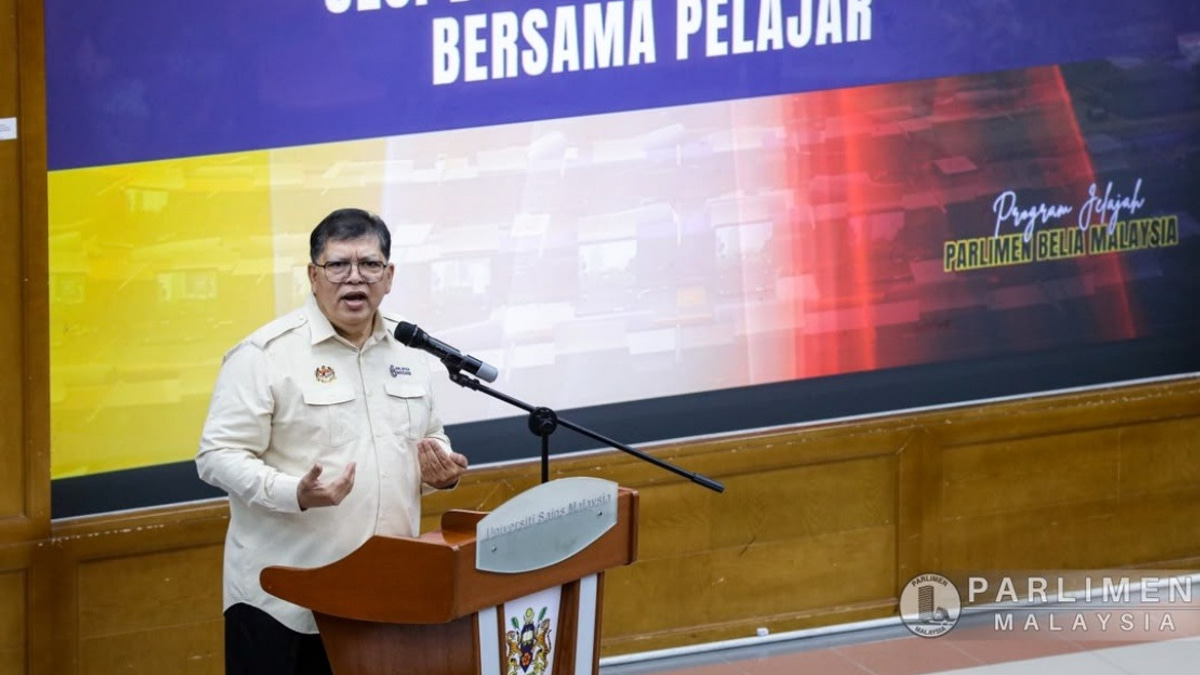 Parliament Must Lead by Example for Youth Lawmakers, Says Speaker Johari
