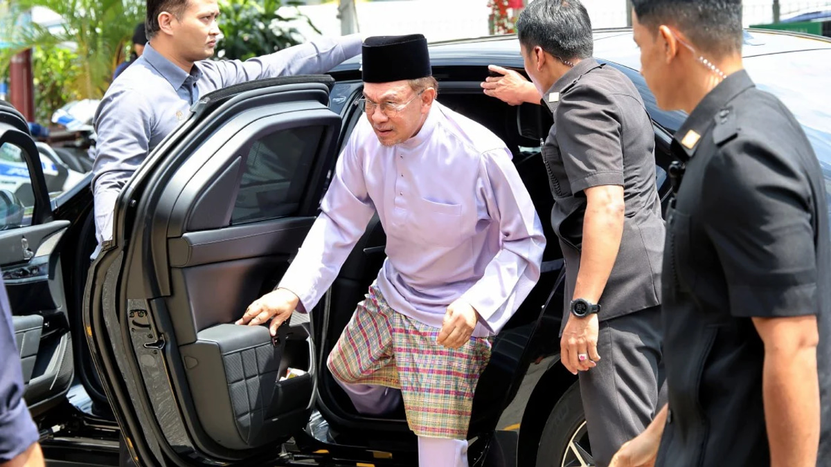 Anwar calls for dignified Johor campaign as PM warns against arrogance in upcoming election