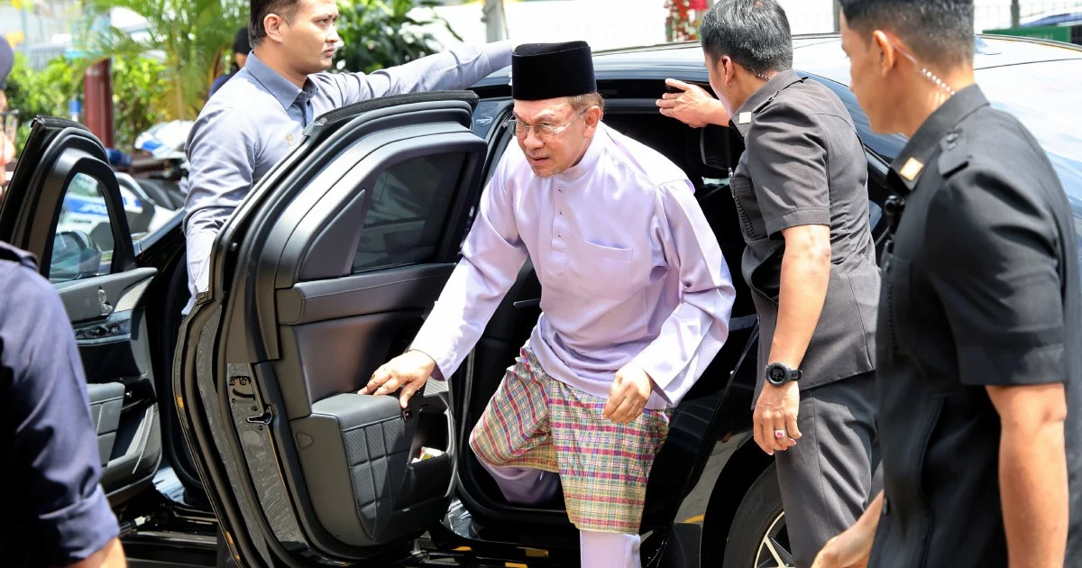 Anwar calls for dignified Johor campaign as PM warns against arrogance in upcoming election