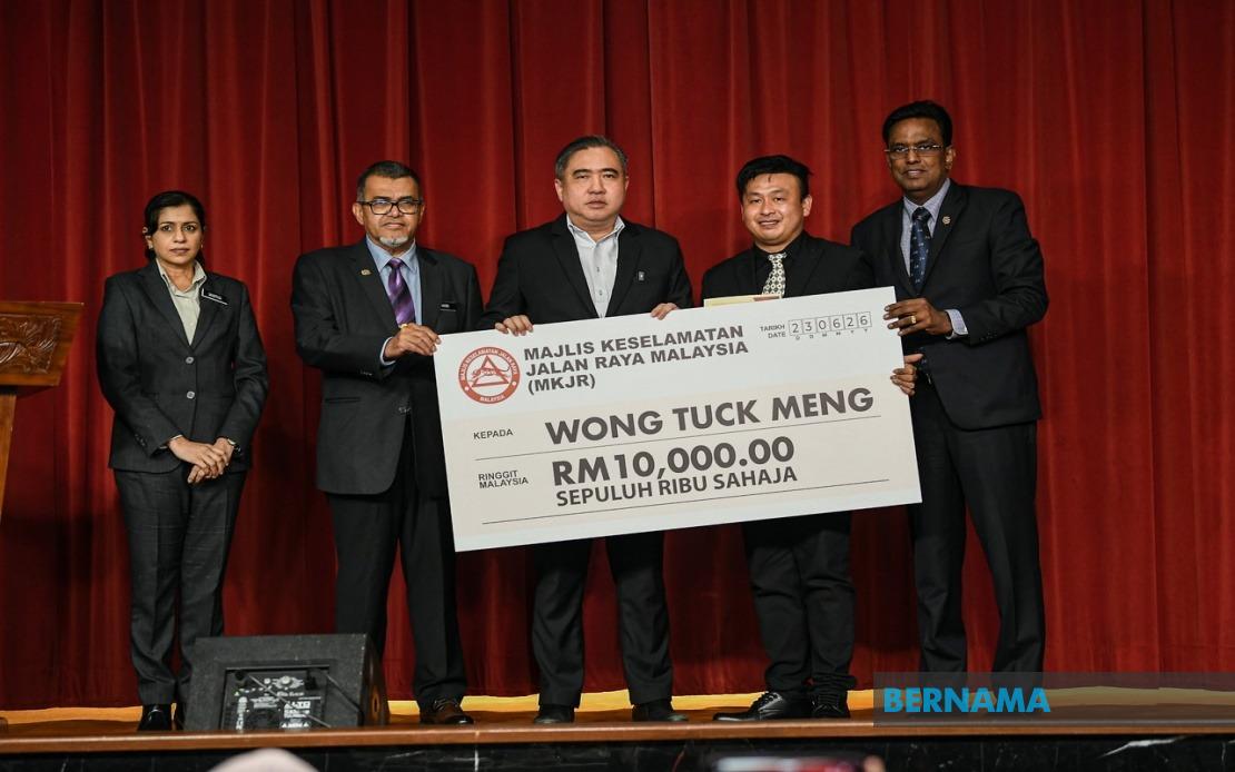 Lorry Driver Who Saved 21 Bus Passengers Honoured with RM10,000 Award