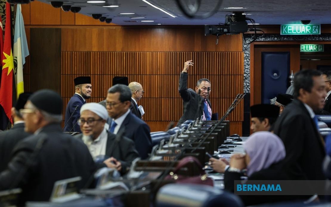 Anwar Deflects Tabung Haji Criticism, Accuses Opposition of Political Theatrics