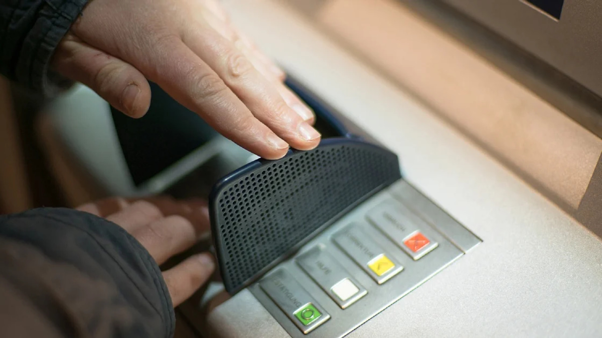 Police Net Malaysian Scammers Within Hours of Arriving in Singapore on Collection Run