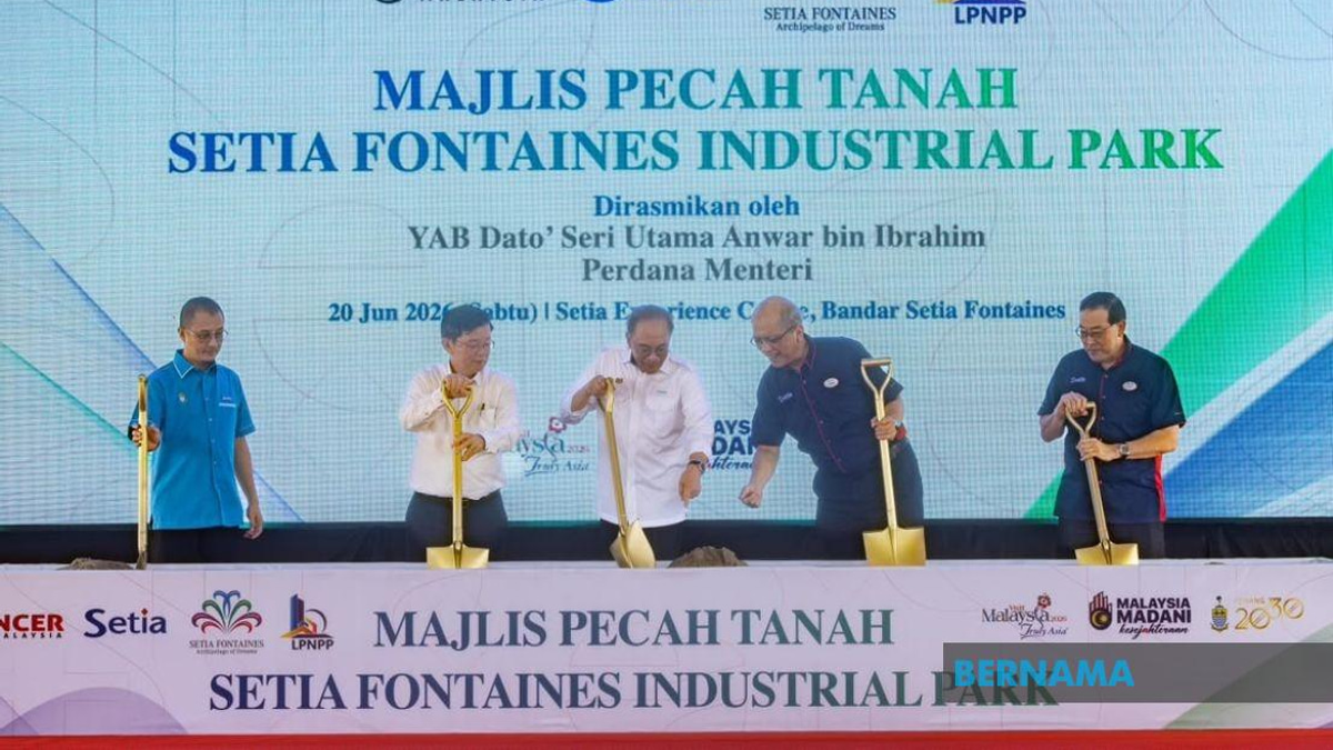 Development Must Benefit All Income Groups, Says Anwar at Industrial Park Launch