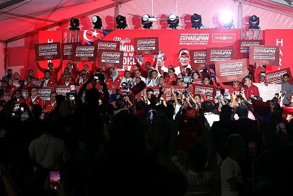 Democracy in Action: Anwar's Johor Candidate Night Draws Millions